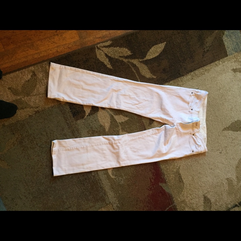 White guess jeans